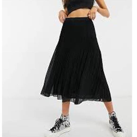 Oasis Dresses & Skirts - Oasis Black Lace Nude Overlay Pleated Midi Skirt Medium